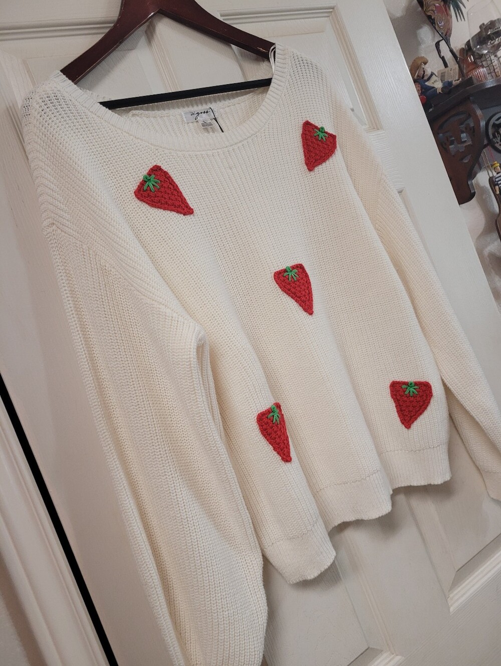 New Vigoss Cream Strawberry Crochet Appliqué Knit Sweater Large Cottagecore - Picture 3 of 5